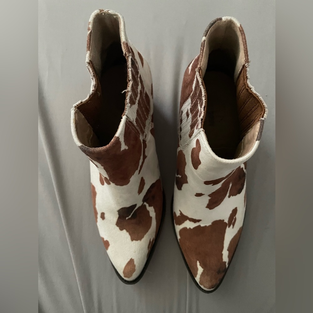 Brand Arider Girl Cow Print Booties